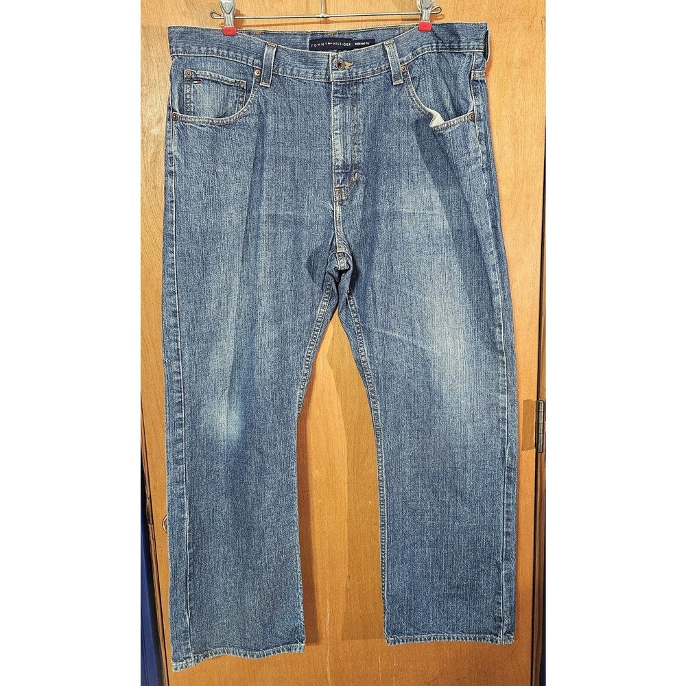 Tommy Hilfiger Mens Size 38x30 Medium Wash Relaxed Fit Straight Leg Denim Jeans
